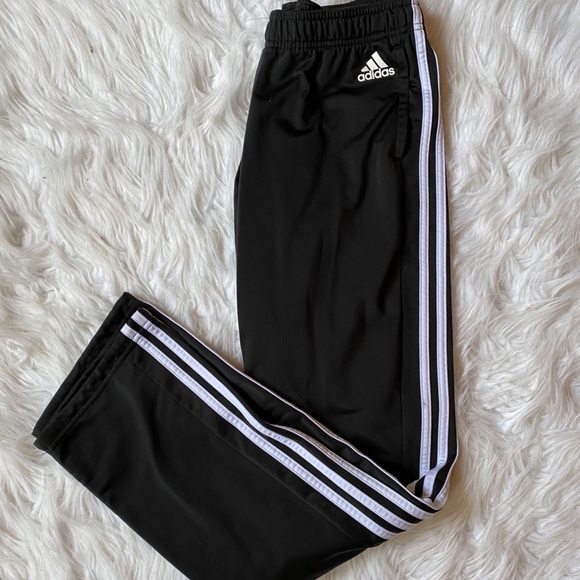 adidas sweatpants with pockets
